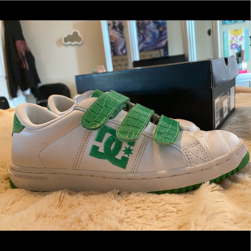 Vintage styled dc shoes